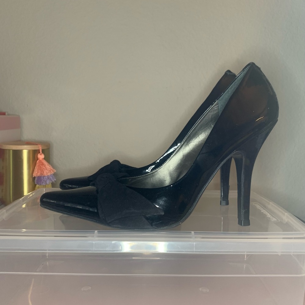 Jessica Simpson patent leather pumps